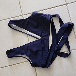 Venus Navy Bluel Wrap Bathing suit Top Workout Size Med No Tags Perfect Bralette